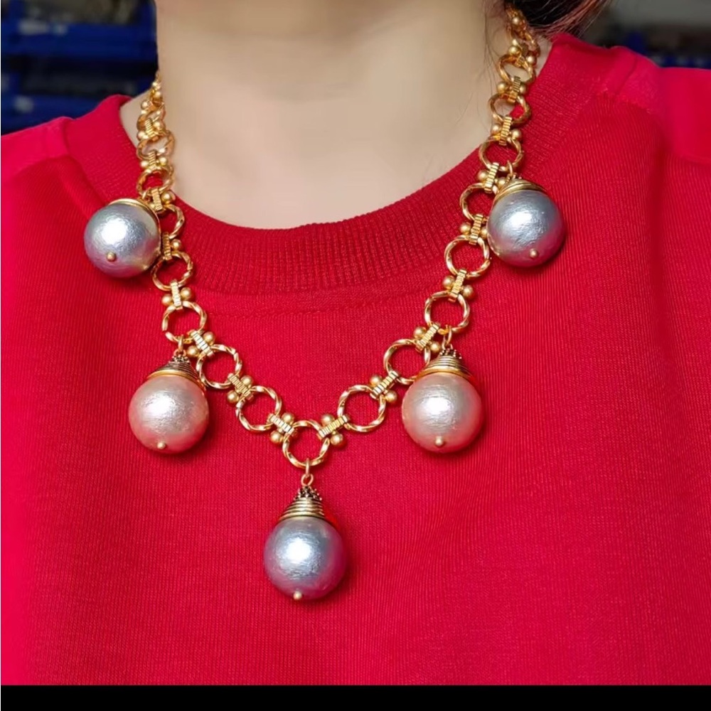 Elegant Gold and Silver Necklace